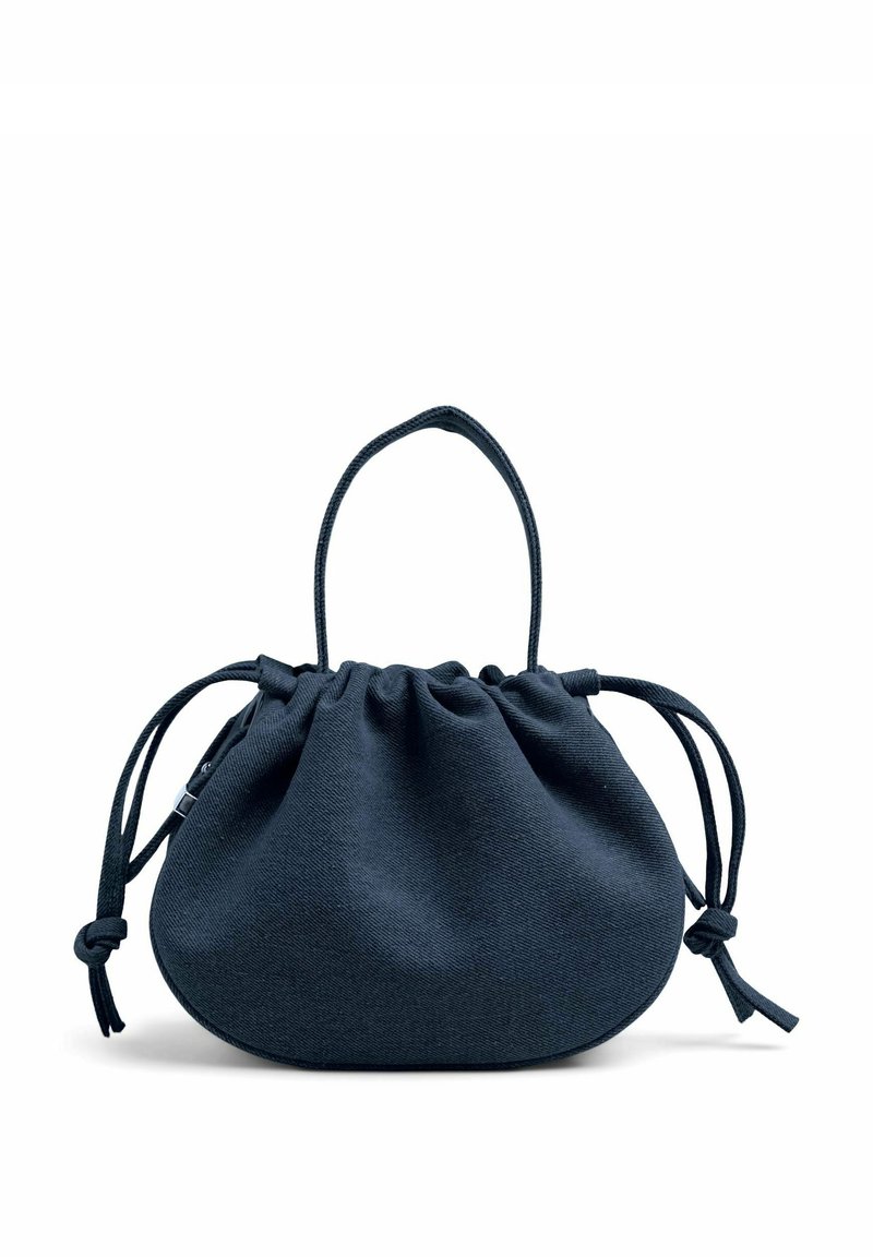 Worek z ciemnoniebieskiego materiału o zaokrąglonym kształcie, wyposażony w dwa odpinane sznurki oraz pojedynczą górną rączkę. Gładka faktura.