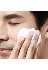 Shiseido SHISEIDO MEN FACE CLEANSER - Pianka oczyszczająca