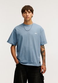 PULL&BEAR WITH LOGO - T-shirts print - light blue denim