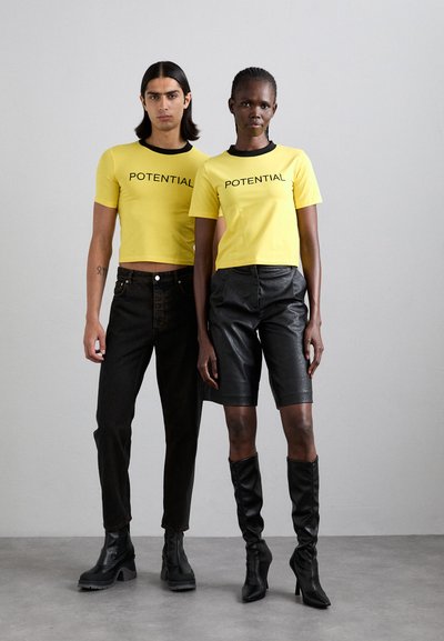 STAMM POTENTIAL FITTING TEE UNISEX - T-shirts med print - yellow
