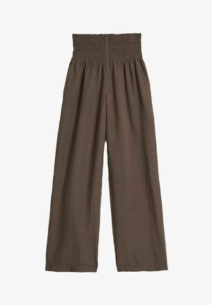 Bruine linnen broek met een smock tailleband. Brede pijpen, lichte textuur en subtiele draping. Geen zichtbare patronen of hardware.