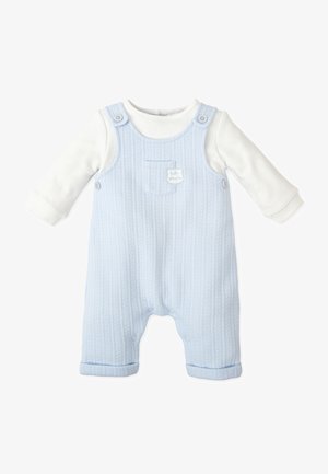 Salopette en tricot bleu clair avec des manches longues blanches en dessous, dotée d'une poche poitrine et de fermetures à boutons sur les bretelles.