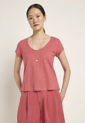 MIT TIEFEM AUSSCHNIT - Basic T-shirt - lipstick