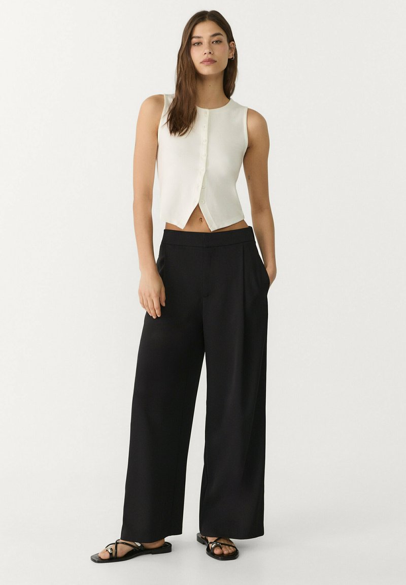 Stradivarius SMART CULOTTES WITH DARTS Pantaloni black/nero