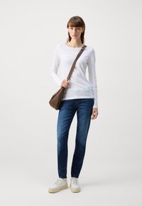 Thumbnail Image 6