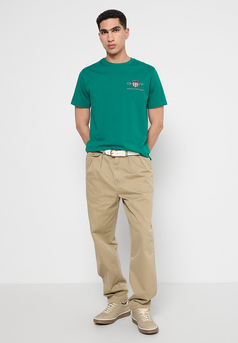 REGULAR FIT