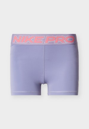 Lilla atletiske shorts med bred Nike Pro elastisk midjebånd i rosa. Glatt, lett stoff med en tettsittende design og uten tydelige teksturer.