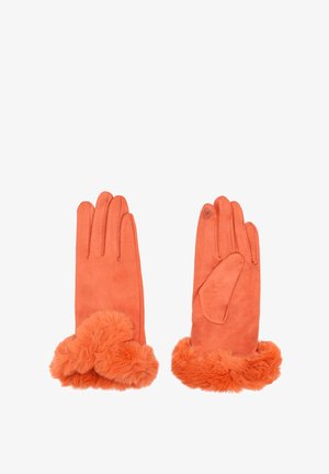 Un paio di guanti in suede arancione con polsini di pelliccia soffice, un guanto presenta un piccolo dettaglio floreale vicino al dito indice.