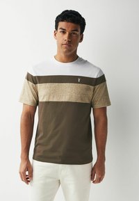 Next BLOCK REGULAR - Nyomott mintás póló - neutral tan