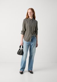 Marc O'Polo CASUAL FIT KENT COLLAR PRINT - Button-down blouse - black white