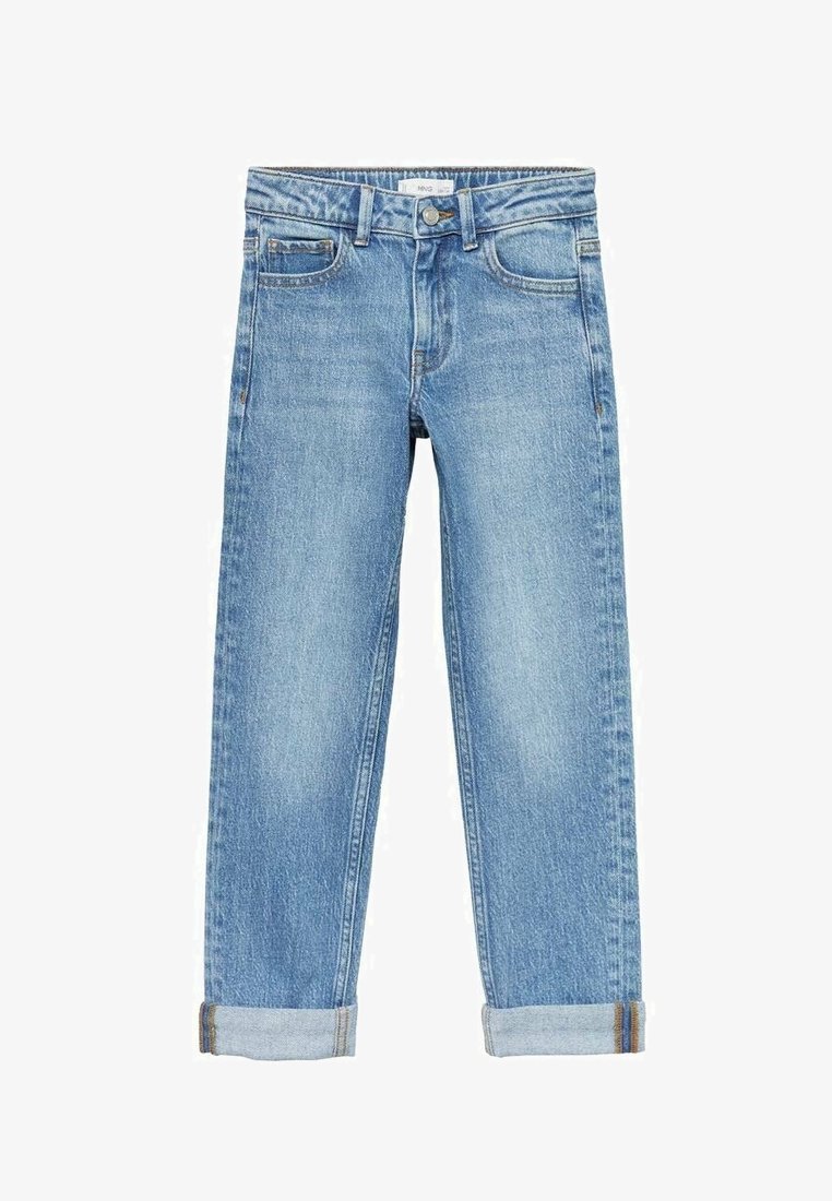 Jean en denim bleu clair à coupe droite, bouton et fermeture éclair à l'avant, cinq poches, et ourlets retroussés aux chevilles.