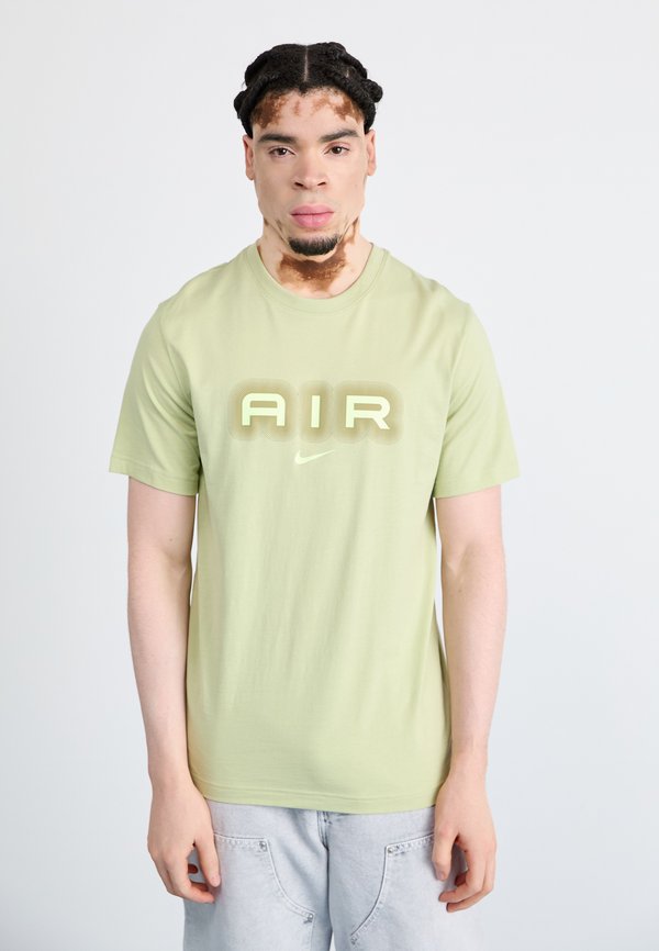 AIR GRAPHIC TEE - Print T-shirt - olive