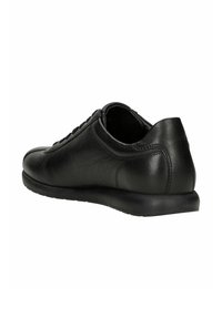 Scarpa nera in pelle con punta arrotondata, superficie liscia, cuciture minime e suola in gomma bassa. Caratterizzata da allacciatura e tacco imbottito.