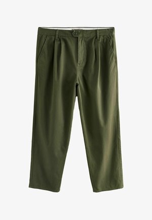 Olivovo zelené, skladané nohavice vyrobené z hladkej látky, s gombíkovým zapínaním, pútkami na opasok a bočnými vreckami. Strih prispôsobený na priamu nohu.