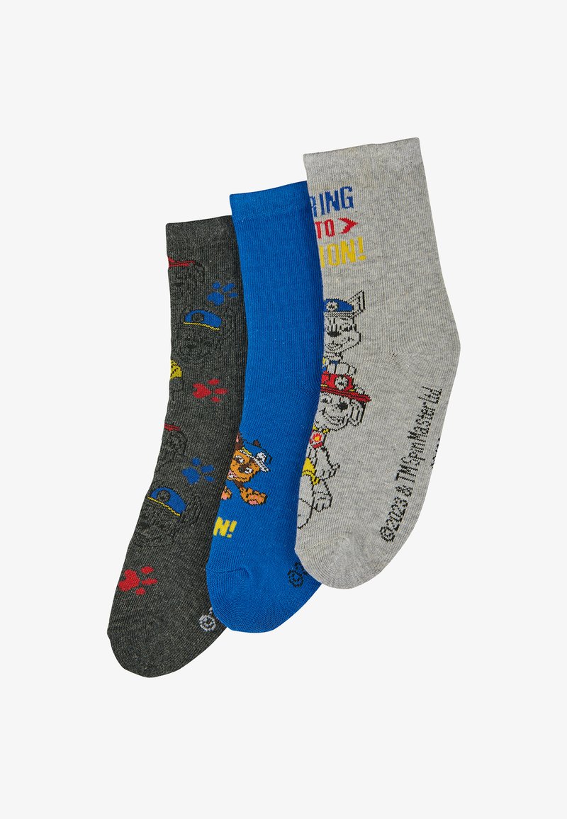 Tres pares de calcetines de tripulación: grises con personaje de dibujos animados, azules sólidos y gris oscuro con huellas de patas. Hechos de algodón, con diseños coloridos.