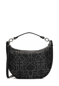 Borsa a mano in pelle nera con motivo floreale decorato da borchie argentate, forma semicircolare, manico superiore e tracolla regolabile.