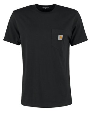 Camiseta negra de manga corta con cuello redondo y bolsillo en el pecho que presenta un pequeño parche rectangular con el logo de Carhartt.