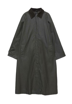 Dlhý, tmavozelený kabát vyrobený z hladkej tkaniny s kordovým golierom, dvoma prednými vreckami a rovnými líniami.