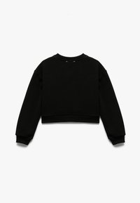 Sudadera negra recortada con mangas largas, puños acanalados y un escote redondeado. Hecha de una tela suave, presenta una textura lisa.