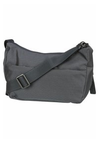 Borsa a spalla in tessuto grigio con superficie testurizzata, dotata di tracolla regolabile e tasca laterale. Forma arrotondata, design minimalista.