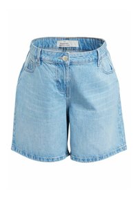 Pantalones cortos de mezclilla azul claro tipo bermuda con cintura alta, cierre frontal de botón, cinco bolsillos y un corte relajado. Tejido suave y texturizado.