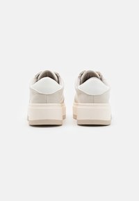 Madden Girl NAVIDA - Joggesko - white ice