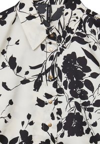 Calliope CHEMISE KIMONO EN SATIN À MOTIFS - Hemdbluse - une variante