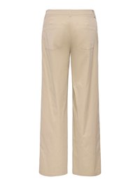 Pantalon beige à jambes droites avec deux poches plaquées à l'arrière, passants pour ceinture et taille mi-haute, vu de dos.