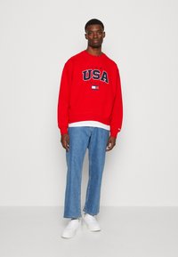 Tommy Jeans BOXY MODERN SPORT USA CREW - Sweatshirt - deep crimson