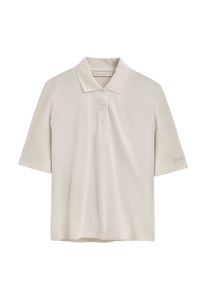 Crème kleurige polo shirt met een drieknopenlijst, korte mouwen en een subtiele merklogo op de mouw. Getextureerde stof.