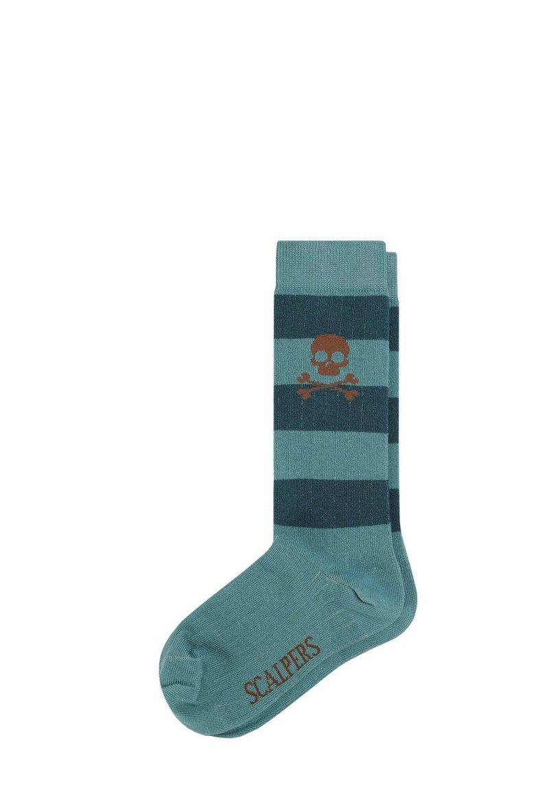 Calcetines a rayas en tonos verde azulado y verde oscuro, con un gráfico de calavera marrón. El nombre de la marca "SCALPERS" está impreso en marrón en un costado.