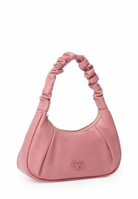 Borsa a tracolla in finta pelle rosa con manico arricciato, corpo arrotondato e logo impresso sul davanti. Presenta una chiusura con zip.