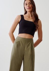 TUSSAH DREW TROUSERS - Hlače - khaki