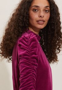 Odd Molly MARION - Langærmet T-shirt - magenta haze