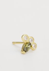 Boucle d'oreille en or mettant en valeur une pierre précieuse verte en forme de poire entourée de trois pierres rondes transparentes, avec une finition lisse et polie.