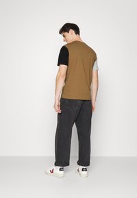 Only & Sons ONSORIK LIFE TEE - T-shirt estampada - kangaroo