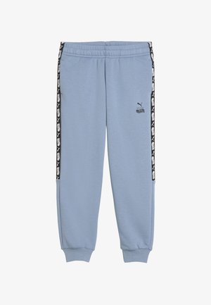 Svijetloplave trenirke s crno-bijelim Puma logotipom i trakama sa strane, te elastičnim manžetama na gležnjima i u struku.