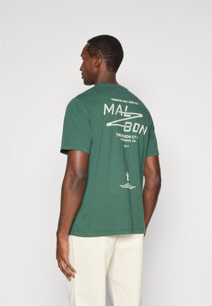 BERMUDA SPORT UTILITY TEE - Μπλουζάκι με στάμπα - hunter green