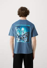 Jack & Jones JCOREFLECT TEE CREW NECK UNISEX - T-shirts med print - bering sea
