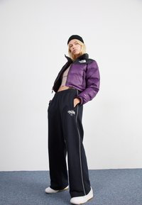 Nike Sportswear STRAIGHT PANT - Tracksuit bottoms - black