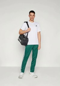 adidas Performance TRAIN ESSENTIALS 3-STRIPES - Spodnji deli trenirk - collegiate green/white
