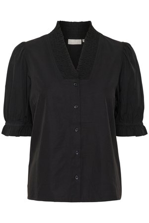 Schwarze Bluse mit gerüschtem Kragen, kurzen Puffärmel mit Rüschenabschlüssen und Knopfverschluss vorne. Hergestellt aus Baumwollstoff.