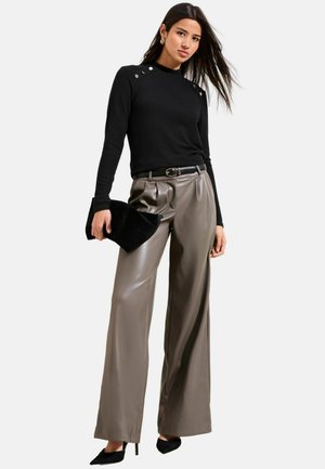 REGULAR FIT - BUTTON SHOULDER  - Striktrøje - black