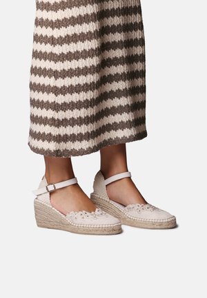 - Espadryle