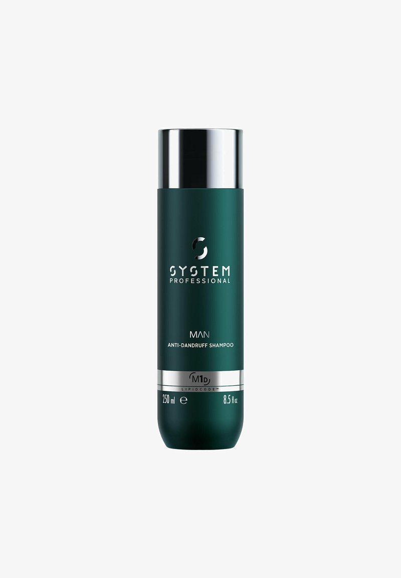Bottiglia verde di shampoo antifuoco System Professional per uomini, 250 ml. Presenta un tappo argentato, una consistenza liscia e dettagli chiari sull'etichetta.