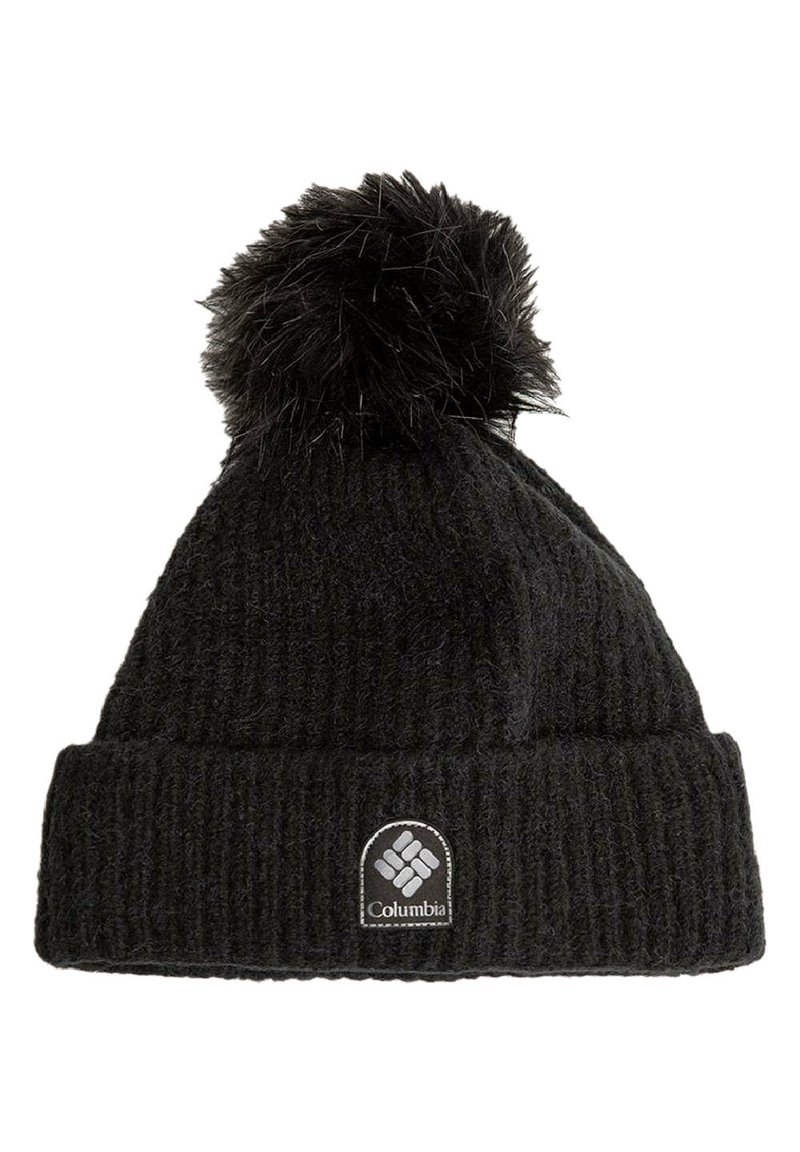 Gorro negro de punto fabricado en material suave, con un diseño acanalado, un gran pompón de piel en la parte superior y un parche de logo de Columbia cosido.