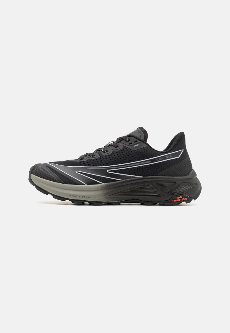 Zapatillas de trail running negras con un upper texturizado, acentos reflectantes, suela acolchada con "INFINITY-FOAM" y una suela exterior resistente para mayor tracción.