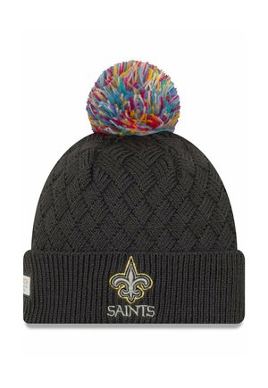 Beanie nero lavorato a maglia con un motivo tessuto testurizzato. Presenta un pompon multicolore in cima e un logo ricamato "SAINTS" in oro e bianco.