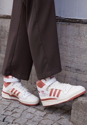 Korkeavartiset tennarit - off-white