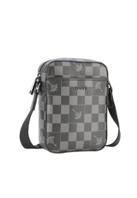 Šedá umělá kožená crossbody taška s kostkovaným vzorem, která má stříbrný detail loga, vrchní zipové uzavření a nastavitelné rameno.